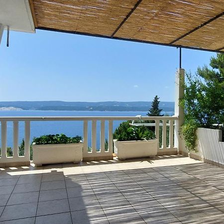 Apartments Dana Omis Exterior photo