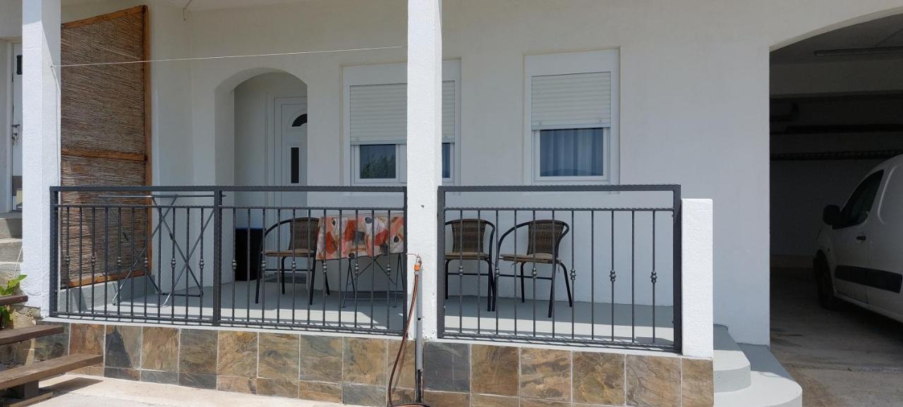 Apartments Dana Omis Exterior photo